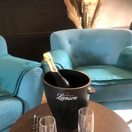 La Cosy De Julie , 2 Pieces Parking Prive Cosyade Apartment *